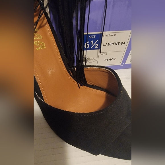 Brand NEW Black Low Heel W/Fringe - Picture 5 of 6